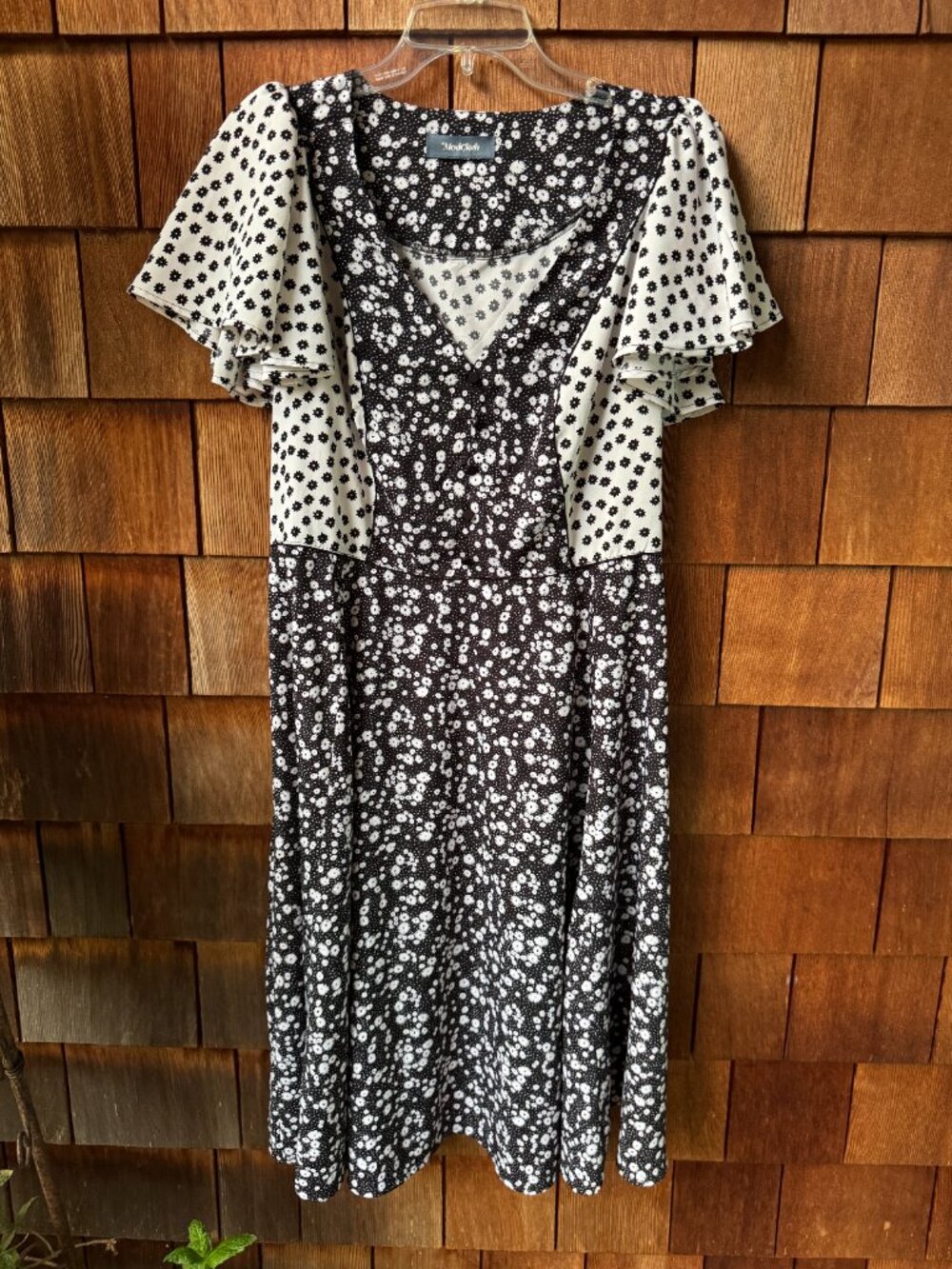 Modcloth Black & White Retro Floral Fit & Flare dress in Women's Large
